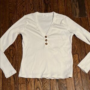 a loves a White Long Sleeve Fitted Henley with Buttoned Detail size L